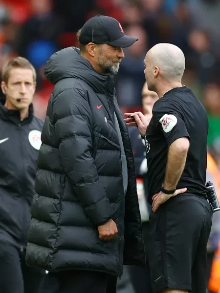 A primeira entrevista de Klopp como técnico do Liverpool é tão divertida  quanto esperávamos