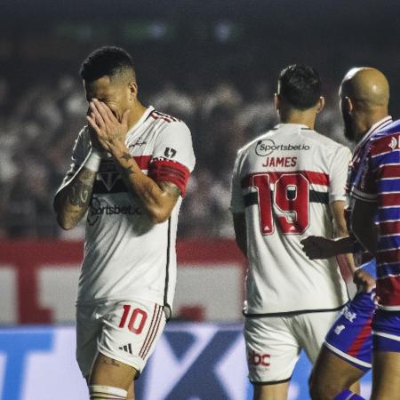 Luciano, do São Paulo lamenta durante o jogo contra o Fortaleza, pelo Brasileirão