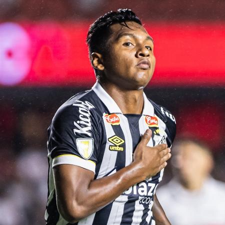 Morelos comemora gol marcado em São Paulo x Santos, duelo do Campeonato Paulista