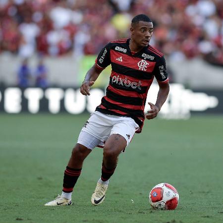De la Cruz deu novo fôlego ao meio-campo do Flamengo