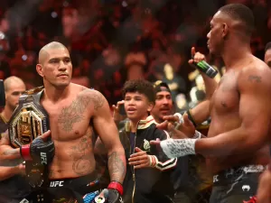 Alex Poatan classifica Jon Jones como o maior lutador da história do MMA