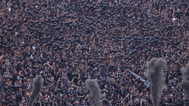 Torcida do Corinthians na Neo Química Arena