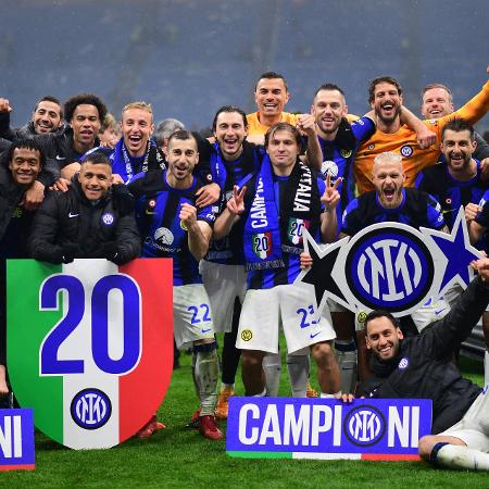 Jogadores da Inter de Milão celebram conquista do Campeonato Italiano