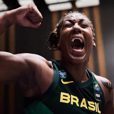 Luana de Souza vibra após vitória brasileira no Pré-Olímpico de basquete 3x3