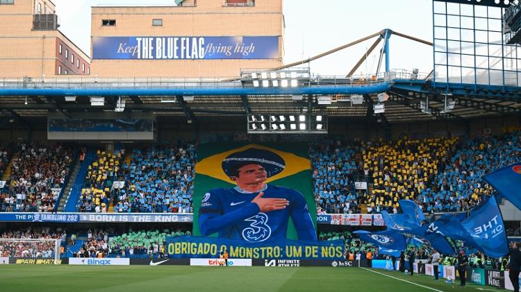 Torcida do Chelsea homenageia Thiago Silva com bandeirão em sua despedida para o Fluminense Torcida do Chelsea homenageia Thiago Silva com bandeirão em sua despedida para o Fluminense