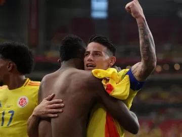 James volta a ser decisivo, Colômbia goleia Costa Rica e vai às oitavas