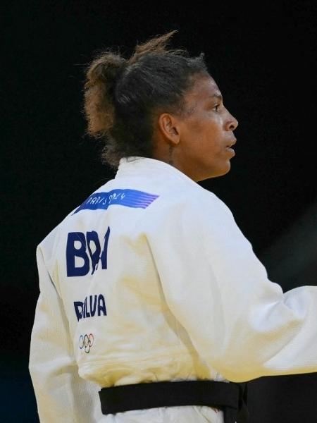 Rafaela Silva comemora vitória sobre italiana em luta por equipes no judô nas Olimpíadas - LUIS ROBAYO / AFP