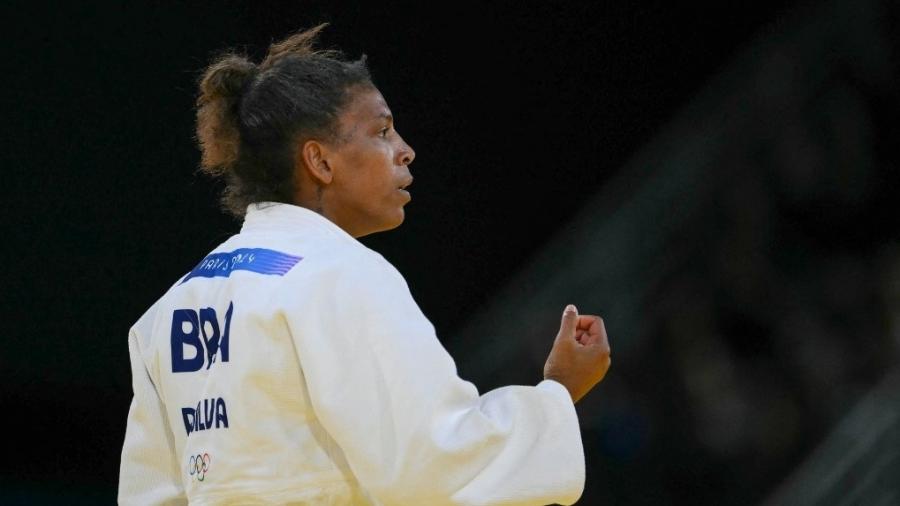 Rafaela Silva comemora vitória sobre italiana em luta por equipes no judô nas Olimpíadas