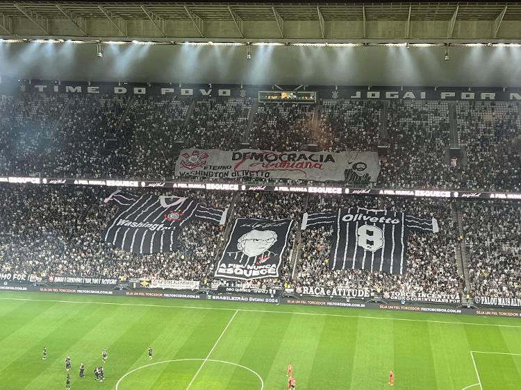 Corinthians faz homenagem a Washington Olivetto antes do jogo contra o Athletico