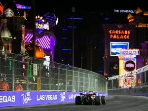 Red Bull com a asa errada e Hamilton preocupado apesar de liderar em Vegas