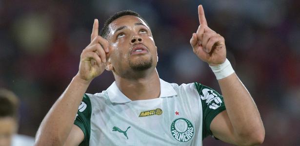 'Ele é centroavante': PVC explica como Vitor Roque joga no Palmeiras 