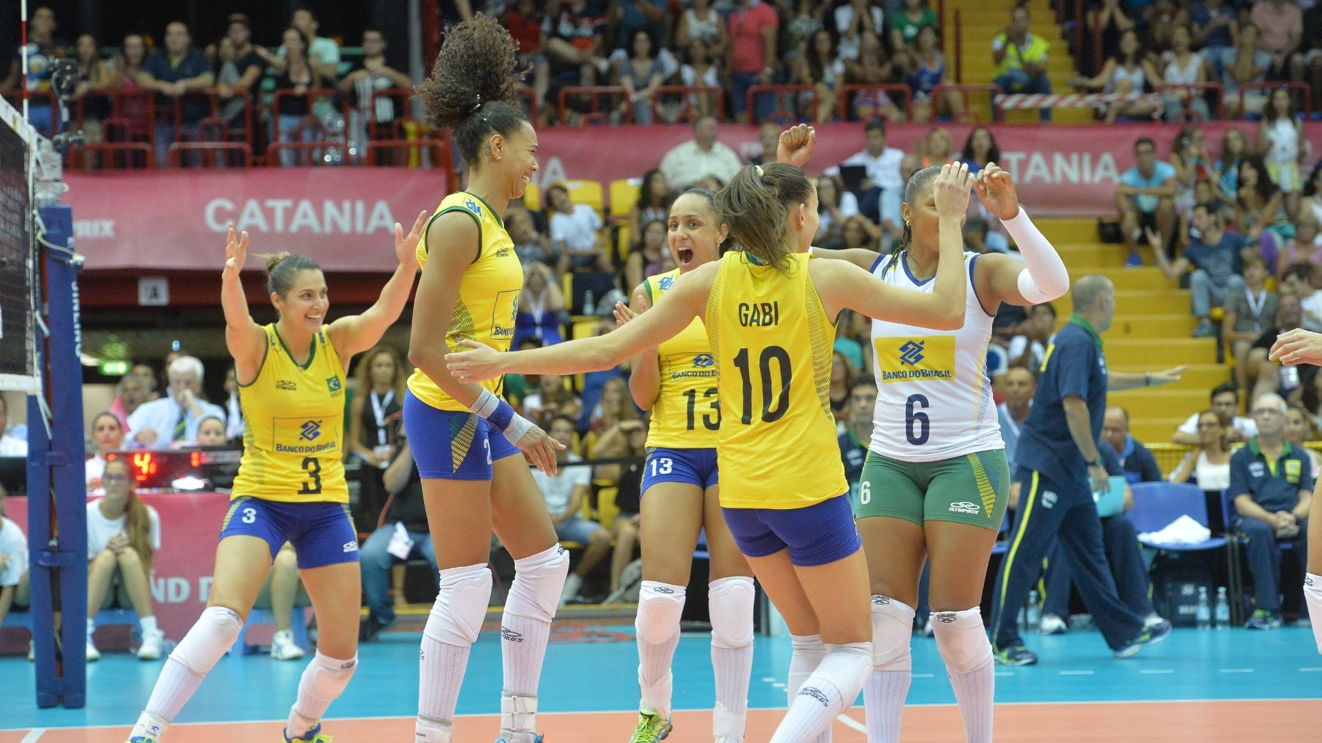 18.jul.2015 - Brasil venceu a Itália em Catania na última partida antes da fase final do Grand Prix de vôlei feminino
