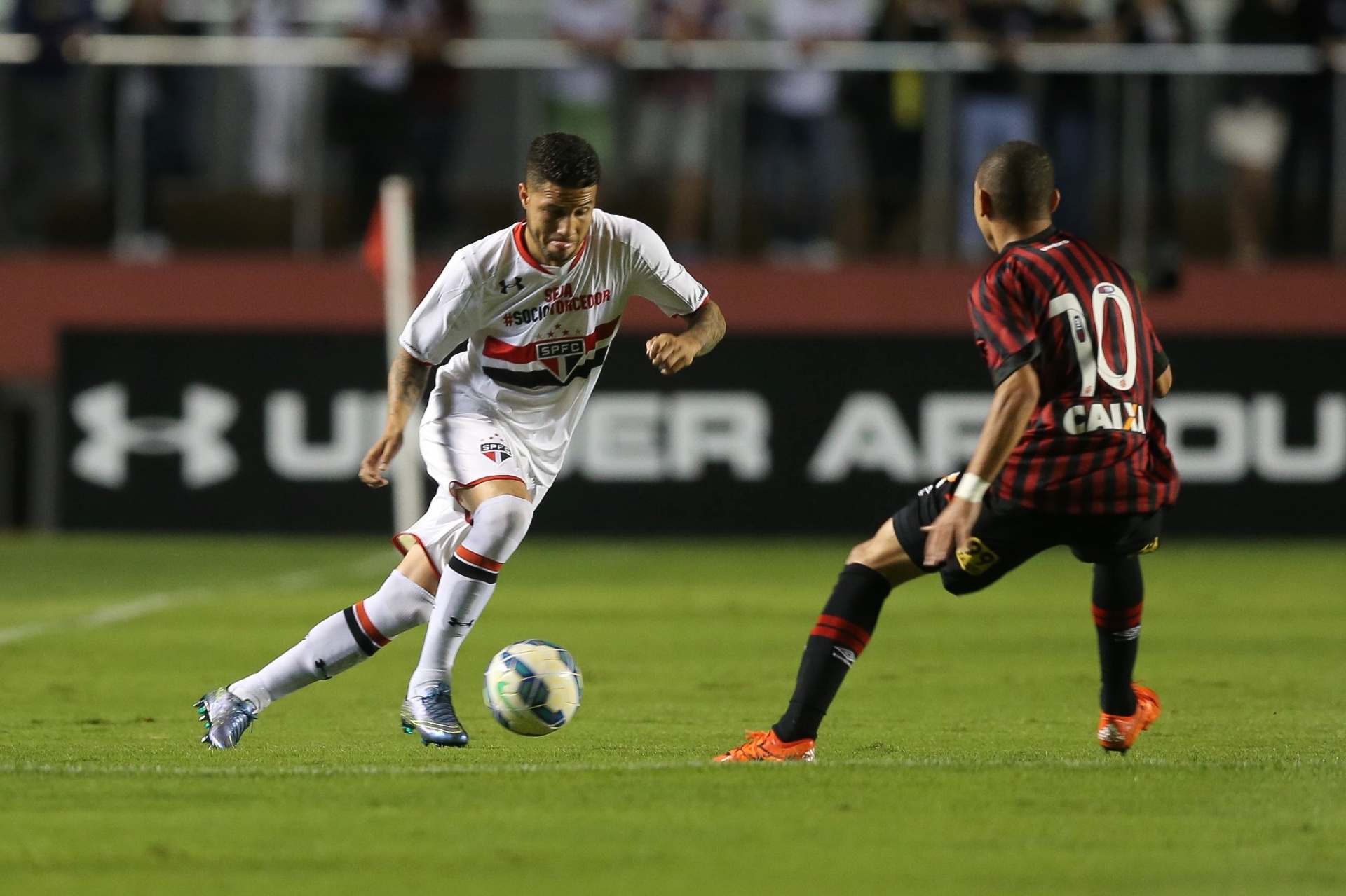 Bruno em lance da partida entre São Paulo e Atlético-PR, válida pelo Brasileirão - Robson Ventura/Folhapress