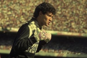 À frente de lendas, Cássio iguala Ronaldo em taças e quer aumentar história