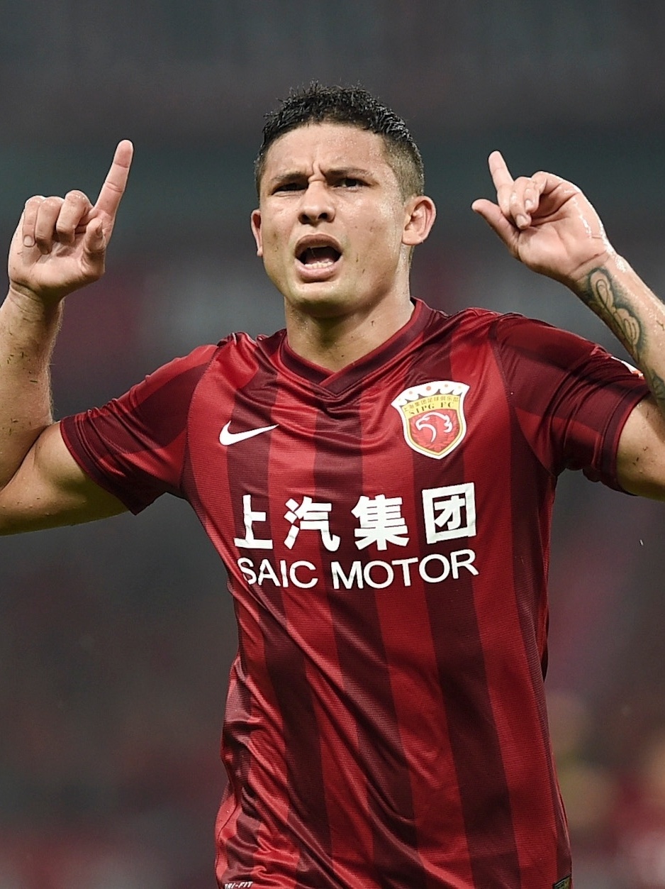 Elkeson passa a se chamar Ai Kesen e defenderá seleção da China