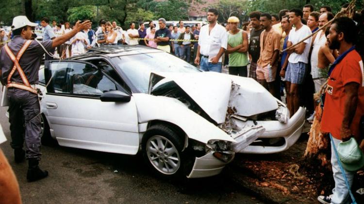 Jogador morreu em 1994 ao estar com encosto totalmente reclinado no momento de batida