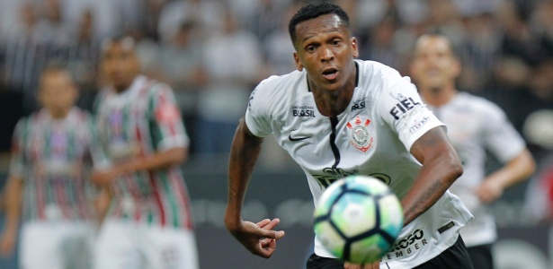 Jô em ação na partida que deu o título brasileiro ao Corinthians em novembro passado - Daniel Vorley/AGIF