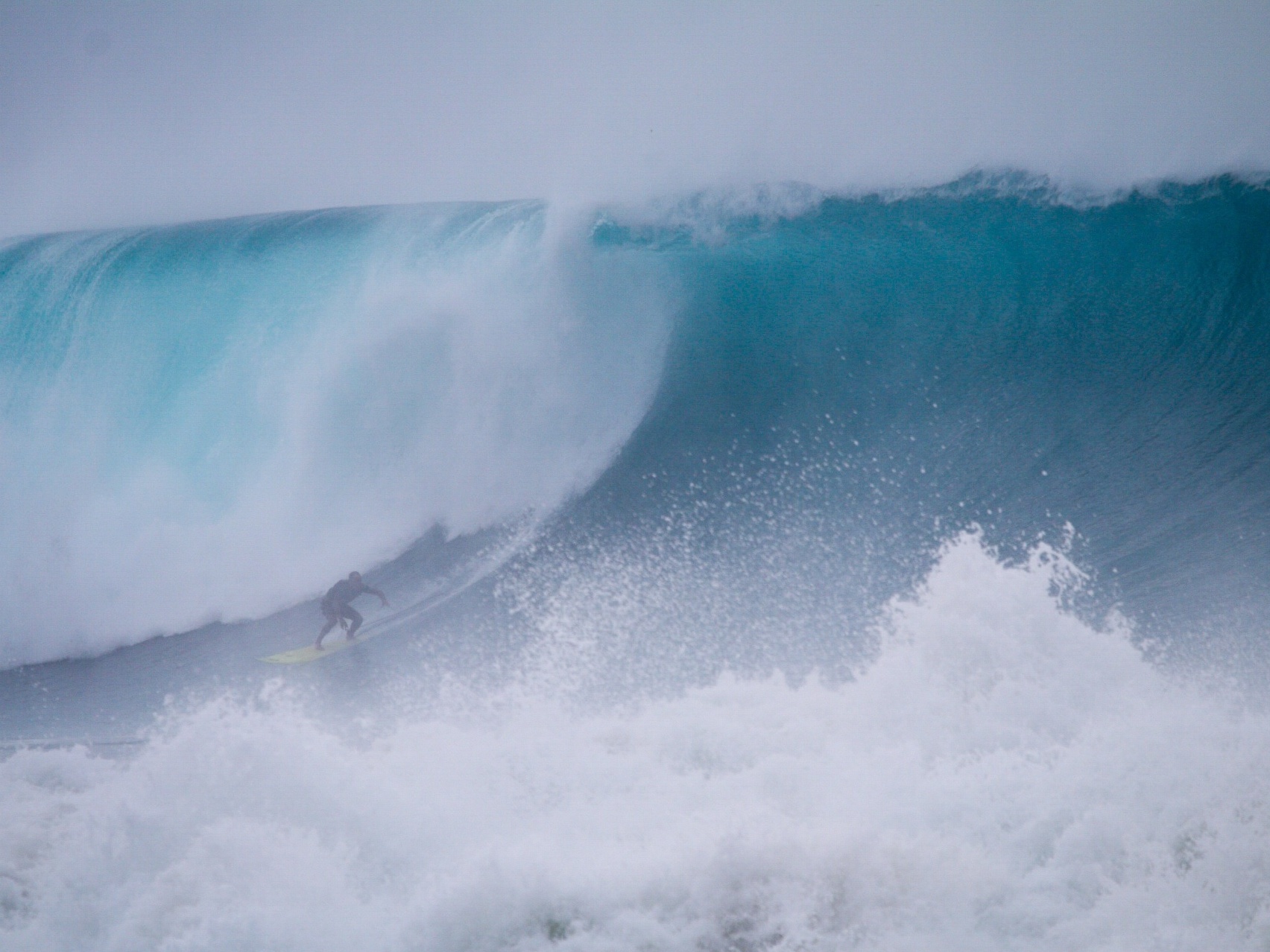 Surfe: Italo Ferreira e ator de Thor surfam juntos em piscina de ondas