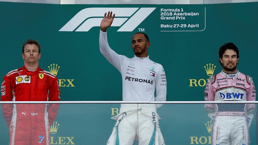 Lewis Hamilton celebra sua vitória no pódio do GP do Azerbaijão - DAVID MDZINARISHVILI/REUTERS