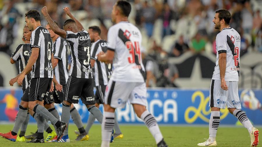 Jogadores do Botafogo comemoram gol diante do Vasco na Taça RIo 2019 - Thiago Ribeiro/AGIF