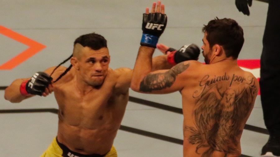 Douglas D"Silva luta contra Renan Barão no UFC São Paulo - Paulo Guereta/Agência O Dia/Estadão Conteúdo
