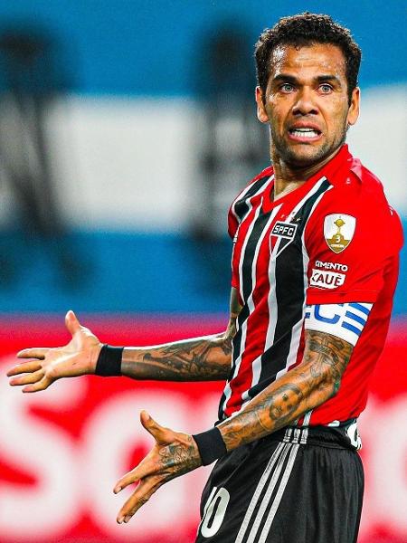 Daniel Alves com a camisa do São Paulo na Copa Libertadores - Reprodução