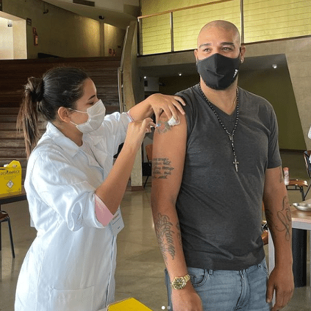 Adriano Imperador tomou a primeira dose da vacina contra covid-19 - Reprodução/Instagram