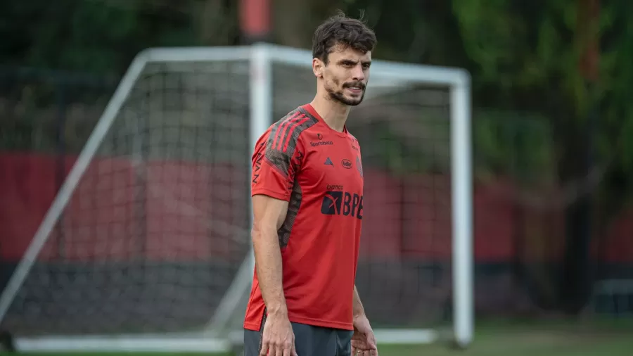 R. Caio conta com estrutura do Flamengo para tentar cessar lesões