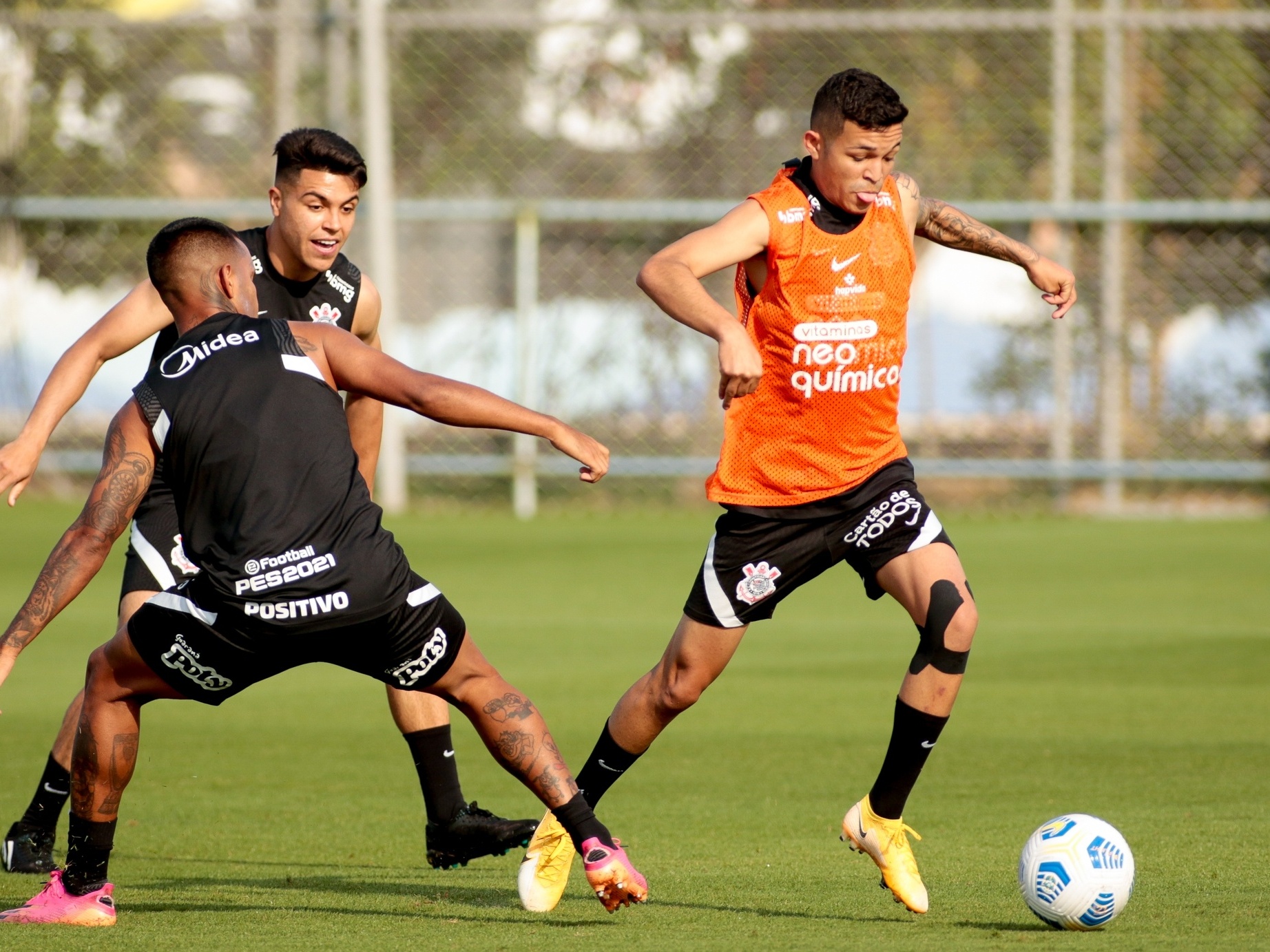 Perto de retorno ao Corinthians, Adson foi decisivo nos jogos como titular