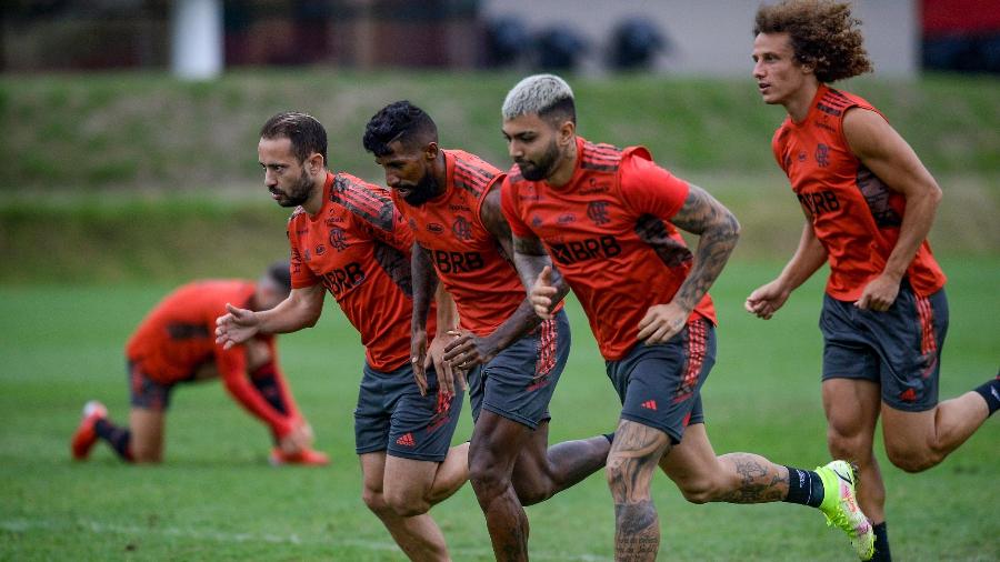 Éverton Ribeiro, Rodinei, Gabigol e David Luiz correm em treino do Flamengo - Marcelo Cortes/CRF