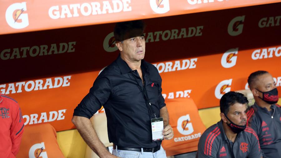 Renato gaúcho observa do banco o time do Flamengo diante do Barcelona-EQU - Staff Images / CONMEBOL