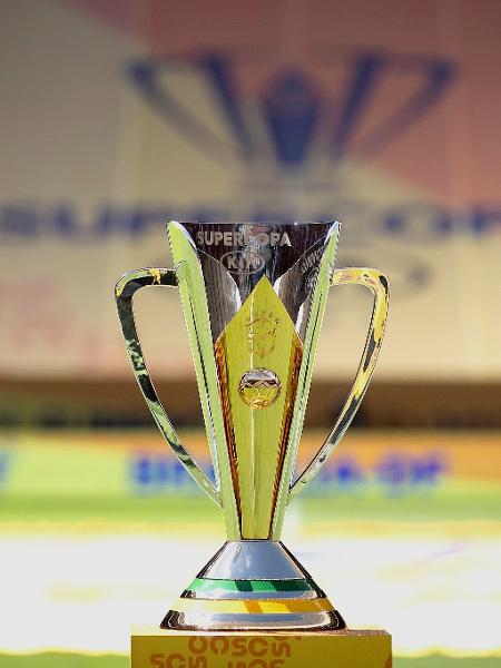 Troféu dado ao campeão da Supercopa do Brasil - Lucas Figueiredo/CBF