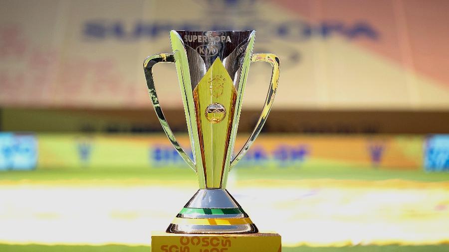 Troféu dado ao campeão da Supercopa do Brasil - Lucas Figueiredo/CBF