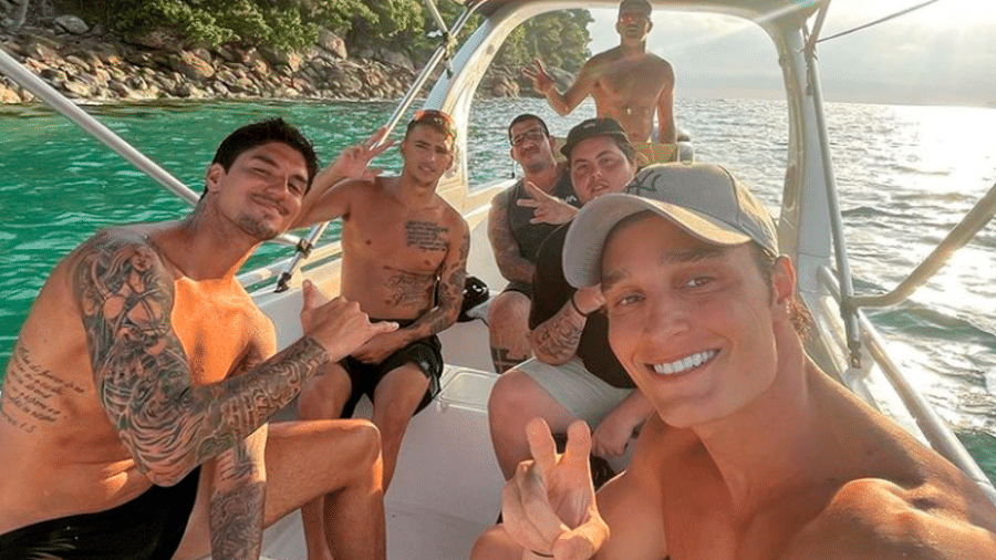 Gabriel Medina ao lado dos amigos após término com Yasmin Brunet - Reprodução/Instagram