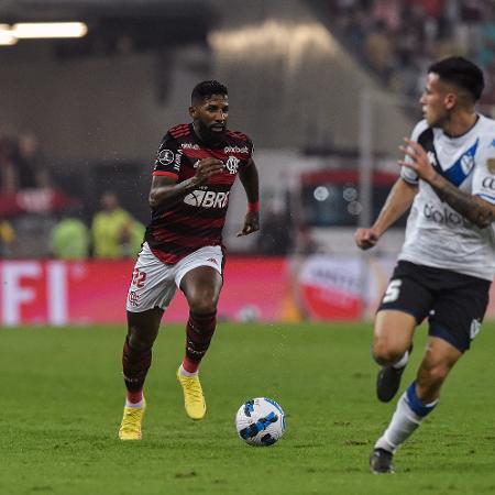 Rodinei, do Flamengo, em ação contra o Vélez, pela volta da semifinal da Libertadores - Thiago Ribeiro/Conmebol