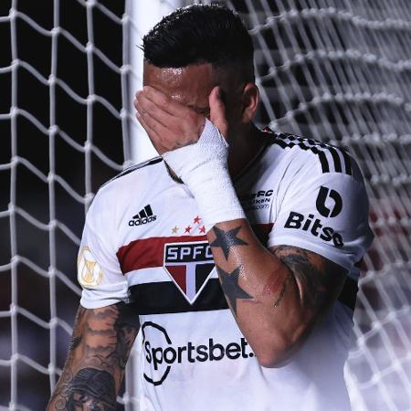 Luciano lamenta após chance perdida em São Paulo x Atlético-GO - Ettore Chiereguini/AGIF