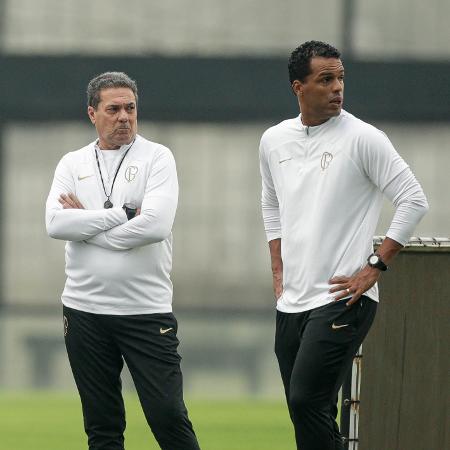 Vanderlei Luxemburgo e Fernando Lázaro durante treino do Corinthians