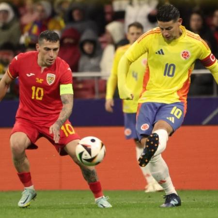 James Rodríguez em ação pela Colômbia em amistoso contra a Romênia