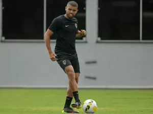 Ex-Corinthians, lateral de 23 anos anuncia aposentadoria: 'Lesões me venceram'