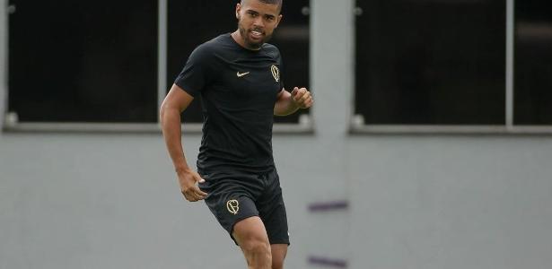 LEMBRA DELE? Ex-lateral do Corinthians encerra carreira aos 23 anos devido a lesões