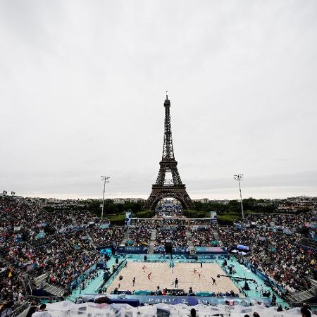 Arena do vôlei de praia em Paris, aos pés da Torre Eiffel