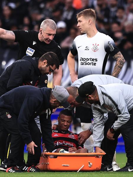 De La Cruz sente lesão e é substituído na partida entre Corinthians e Flamengo pela semifinal da Copa do Brasil 2024