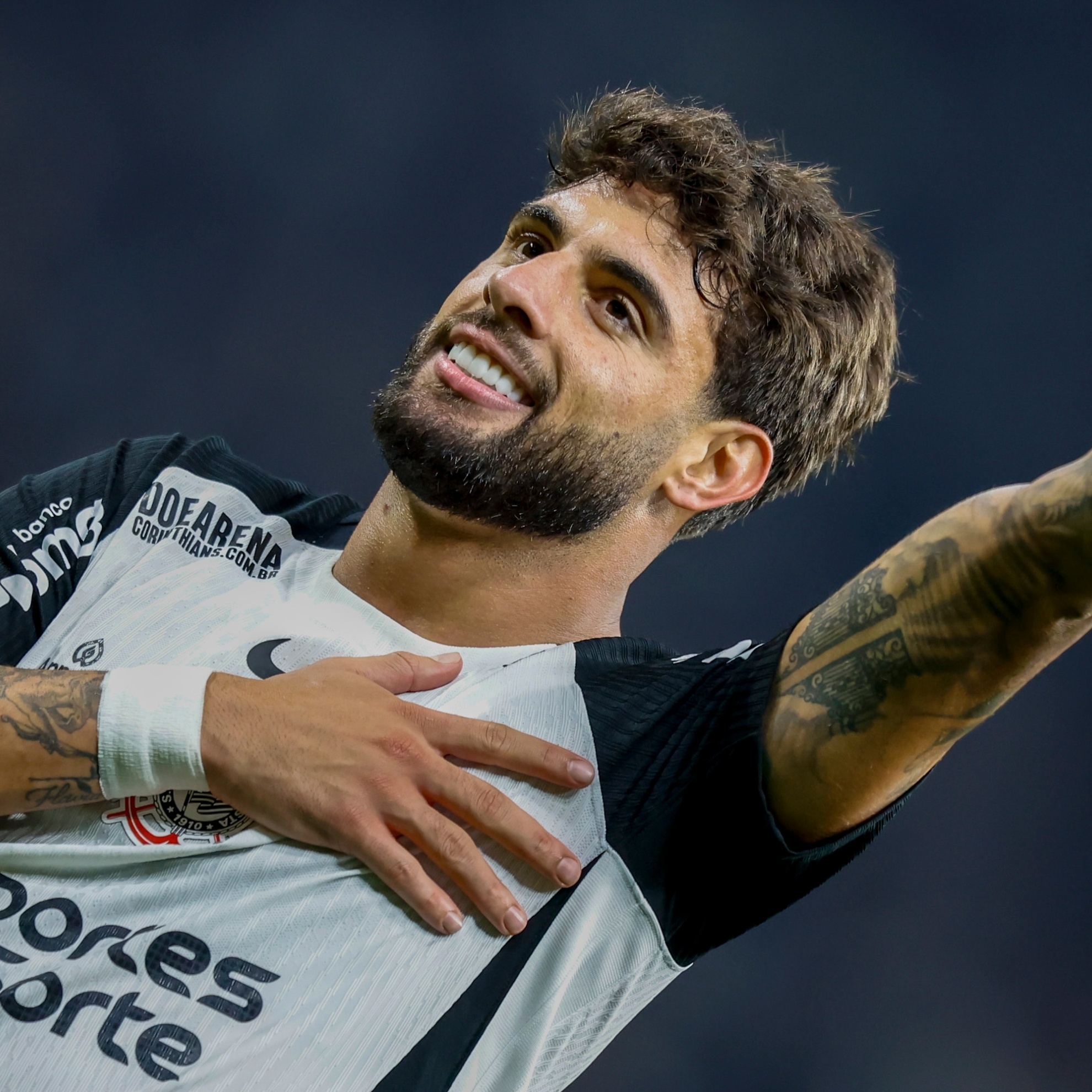 Yuri comemora hat-trick e exalta Dorival: 'Cara de muito respeito'