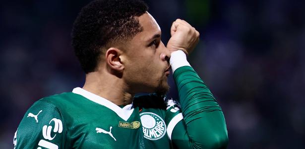 CBF divulga áudio do VAR em gol de Vitor Roque: 'Linha sobre linha'