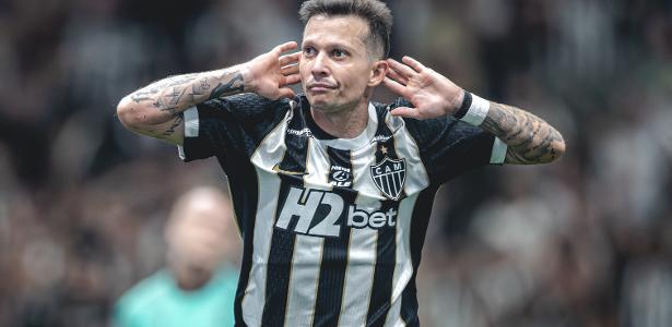 Atlético faz no fim e bate Juventud em noite de ira de Bernard com torcida