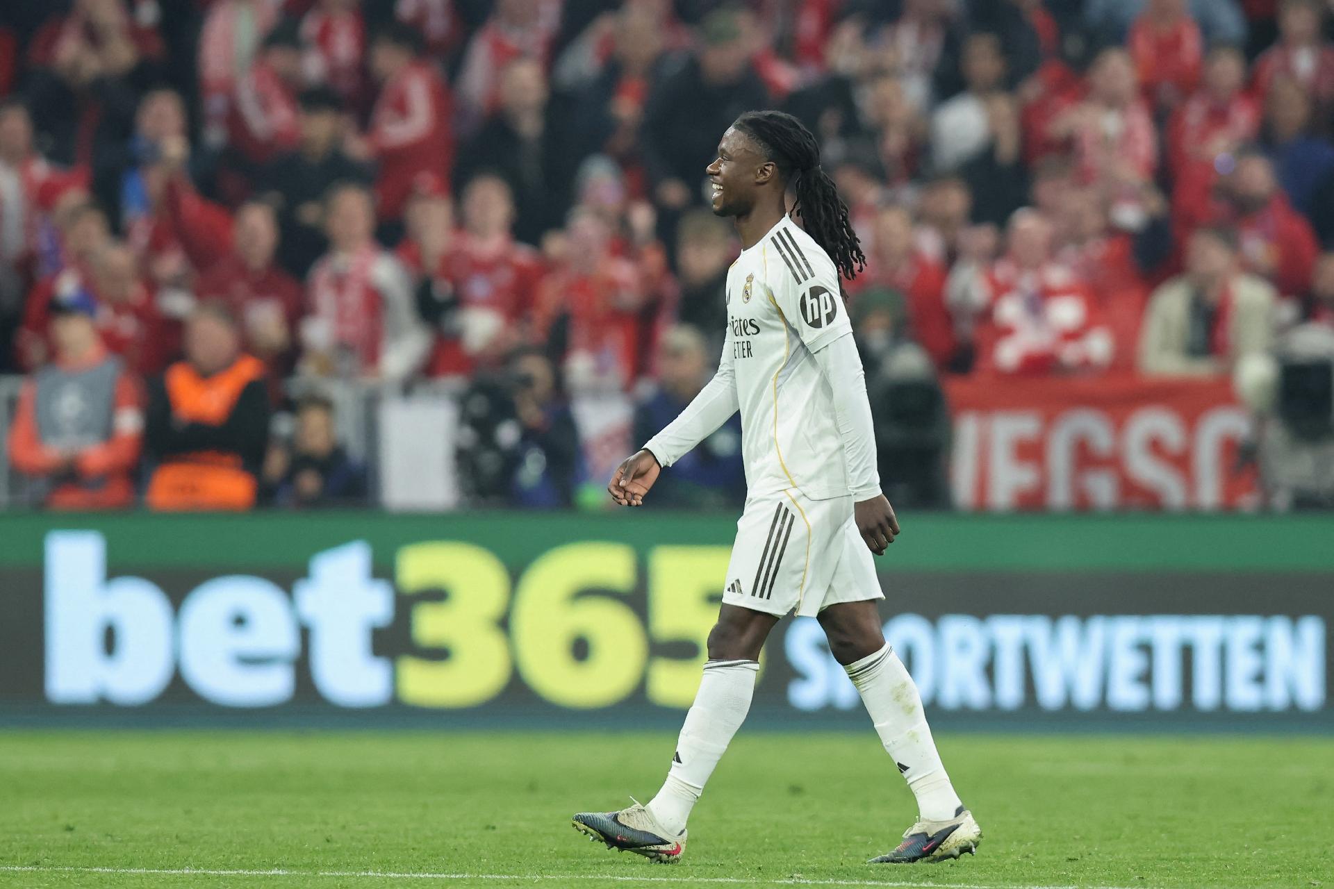 Eduardo Camavinga deixa o campo após ser expulso em Bayern x Real, pela Liga dos Campeões - undefined