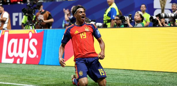 Yamal celebra primeiro gol em Copas: 'O mais importante que já marquei'
