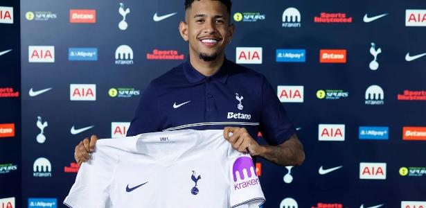 Tottenham anuncia a contratação de Savinho; City se despede