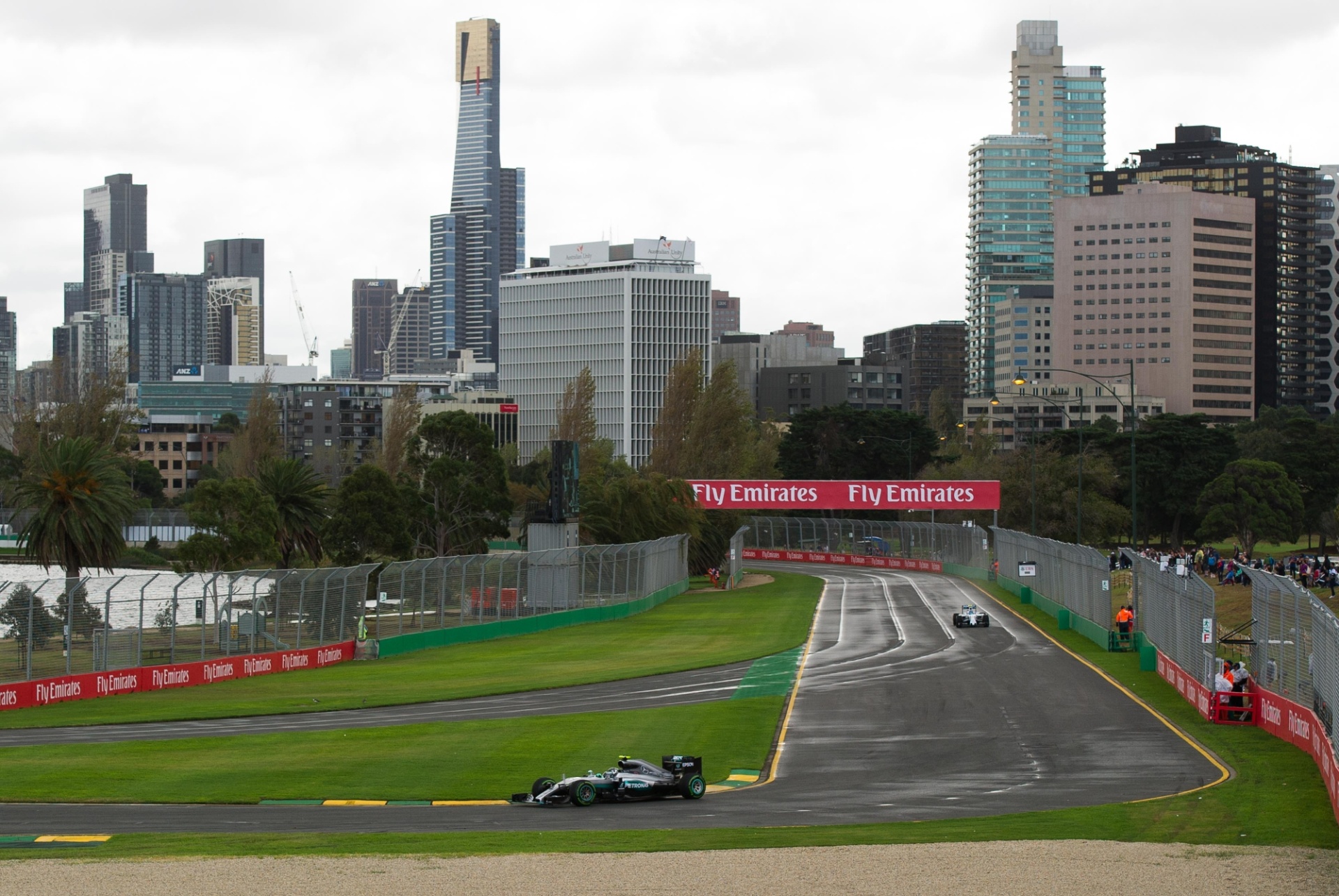 Pista do circuito Albert Park esteve molhada durante boa parte das duas primeiras sessões - Bai Xue/XinHua