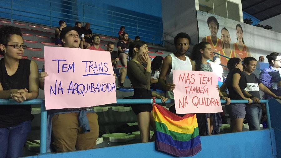 Caravanas de trans comparecem a jogo entre Bauru x Osasco para apoio a Tifanny - Felipe Pereira/UOL Esporte
